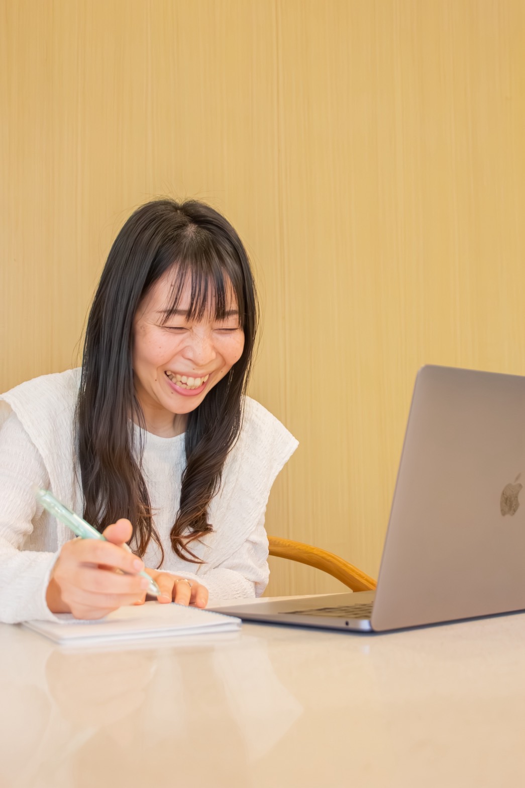 オンラインで学びながら笑顔になるママ